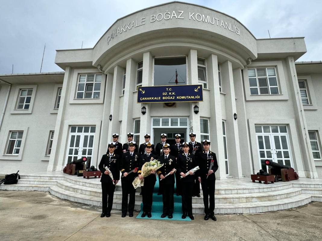 İlk kadın amirali Gökçen Fırat Deniz Harp Okulu öğrencileriyle TCG Nusret'te buluştu - Resim: 5